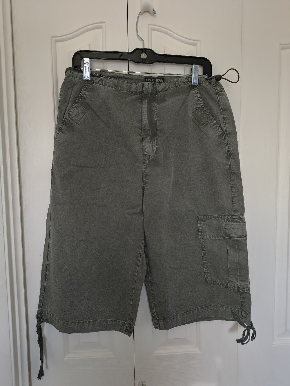 Fashion Nova Mens Olive Green Cargo Shorts Utility Drawstring Y2K Capri Shorts M